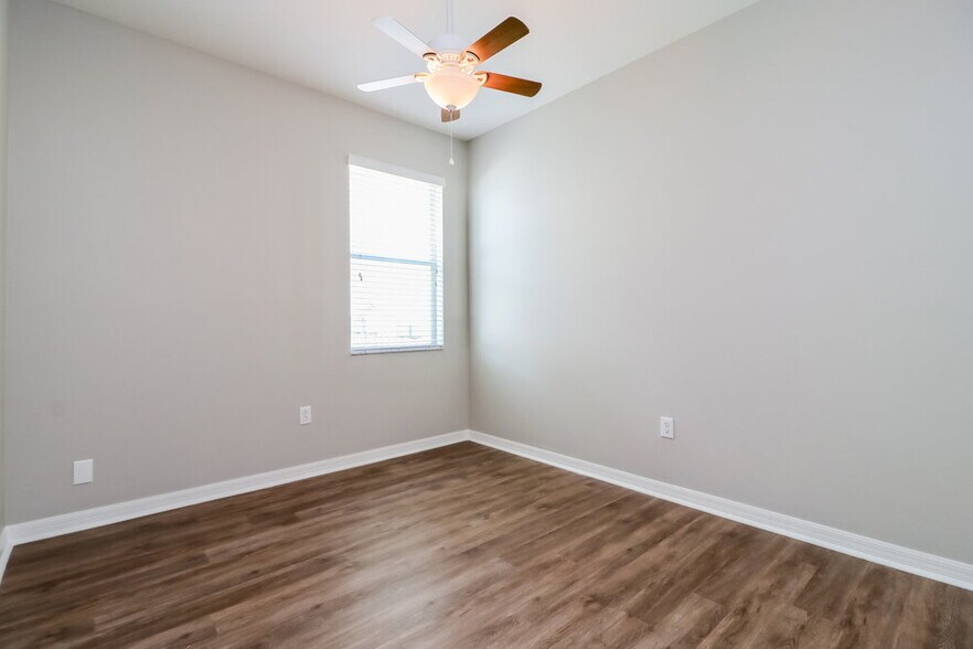 Building Photo - 11622 Lake Blvd