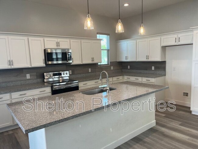 Building Photo - 391 N 157th Ln