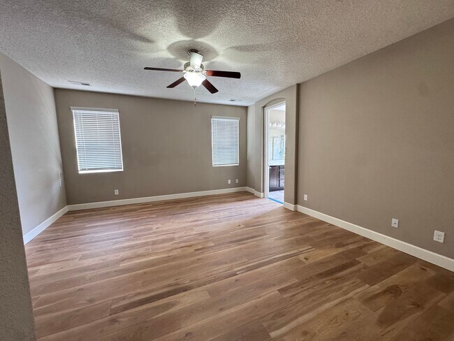 Building Photo - 1504 Barbaro Dr SE