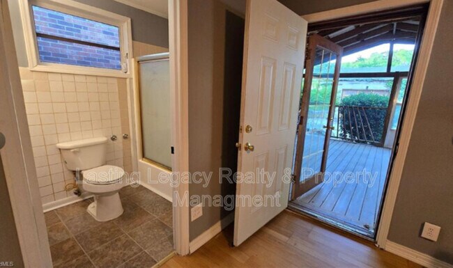 Building Photo - 113 25th St