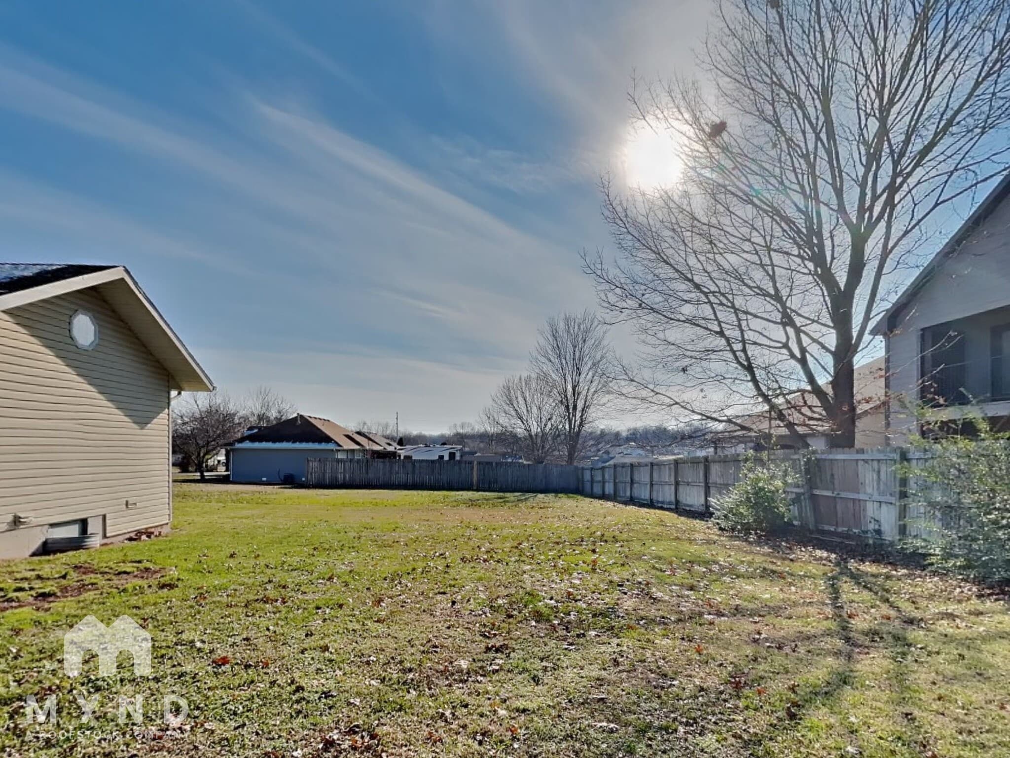 Building Photo - 701 N Pinewood Ave