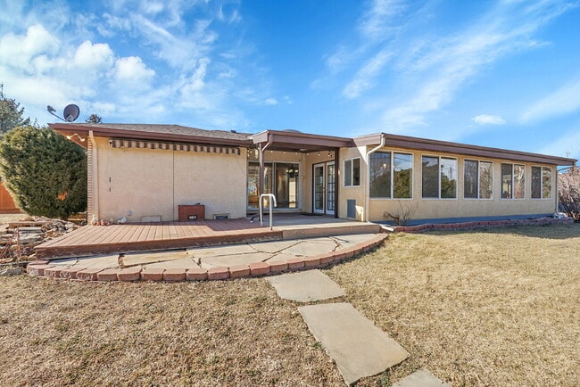 Building Photo - $2,195.95, 3-bed, 2-bed, ranch-style home with a large backyard and $300 off first month's rent