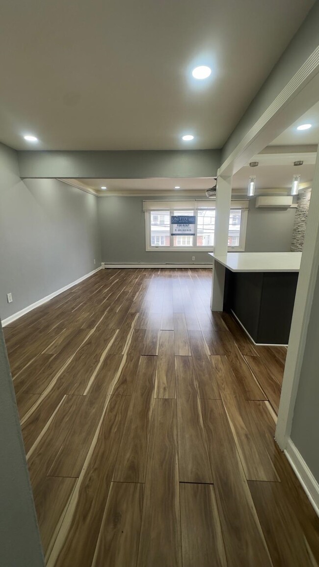 Building Photo - 728 Liberty Ave