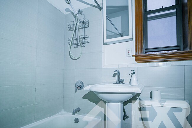 Building Photo - 1244 Pacific St