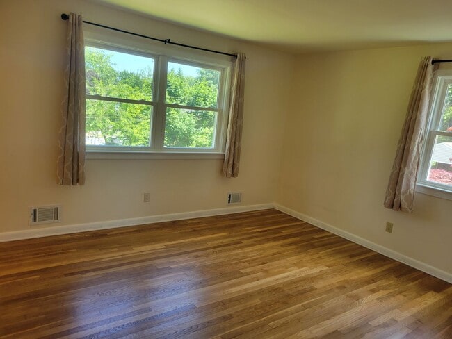 Building Photo - 4 Bedroom Colonial in Timonium