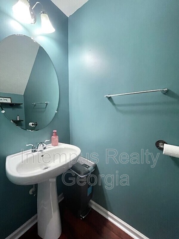 Building Photo - 238 Oak Grove Way