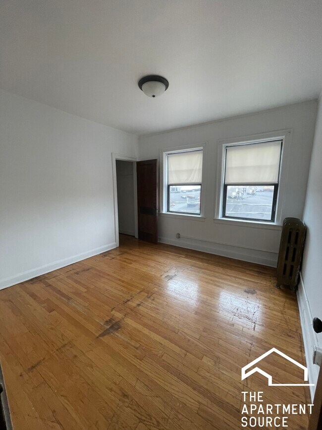 Building Photo - 3256 Maple