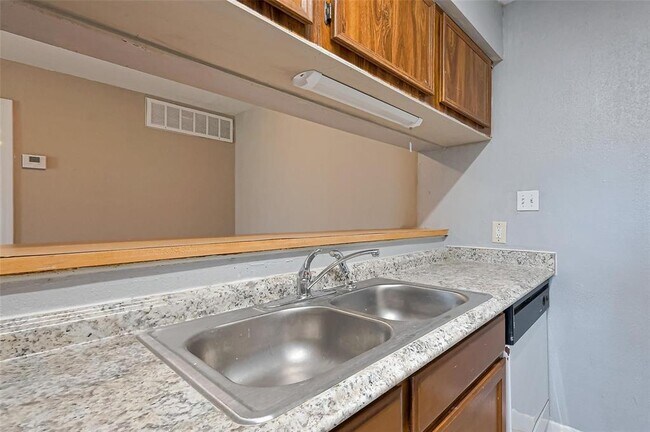 Building Photo - 9090 S Braeswood Blvd