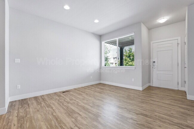 Building Photo - 5829 N Beeler St
