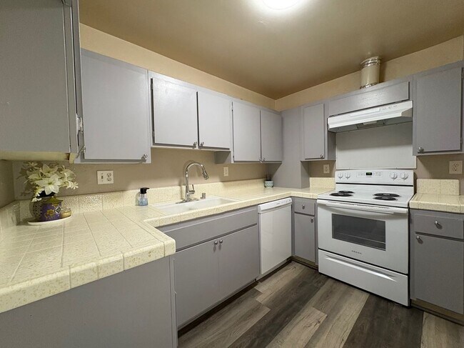 Building Photo - 2706 Voorhees Ave