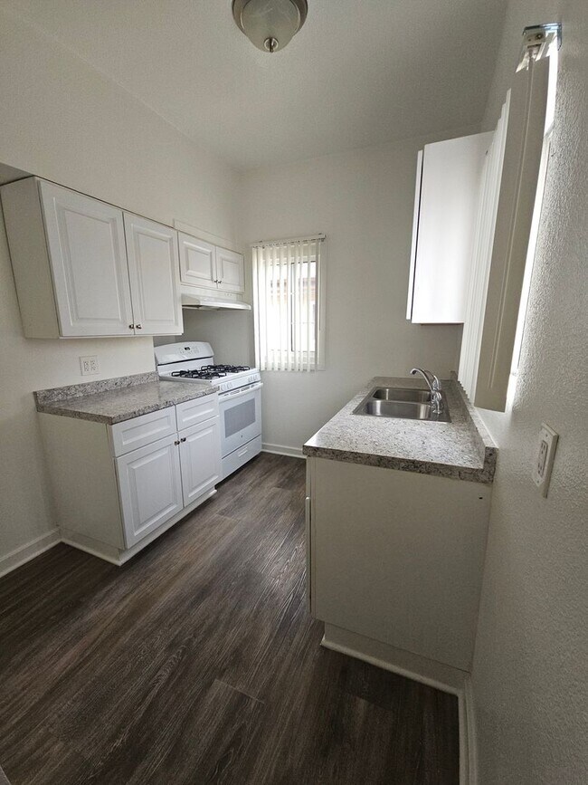 Primary Photo - Remodeled 2 Bedroom Unit !