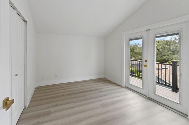 Building Photo - 3232 W Oakellar Ave
