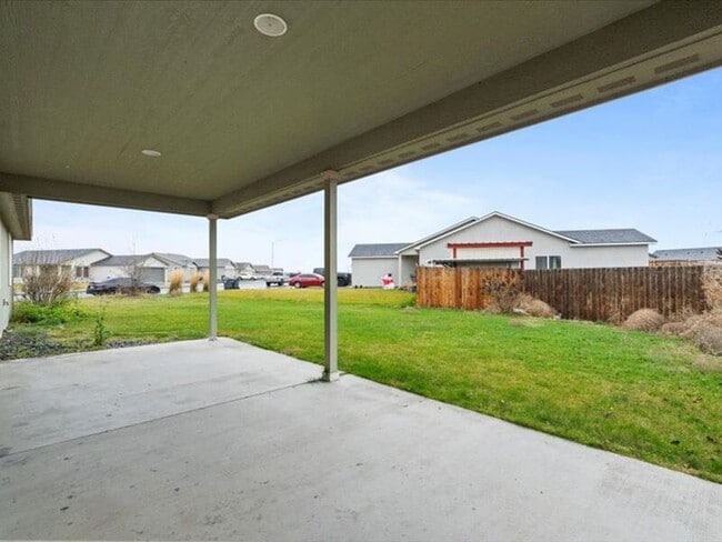 Building Photo - 506 Manzanita Ln