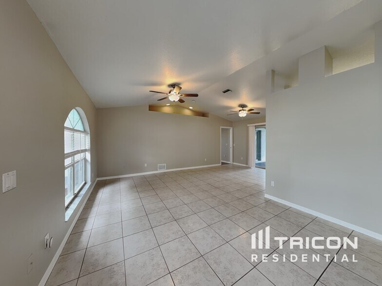 Building Photo - 99 Sandhurst Dr