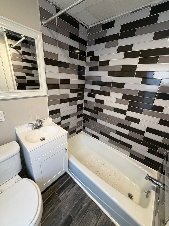 Building Photo - 45 Aspen St