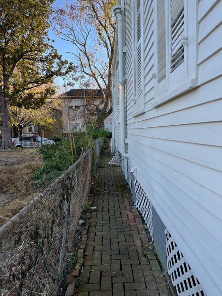 Building Photo - 1228 7th St