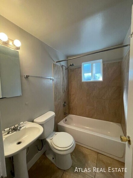 Building Photo - 7391 Oneida Dr