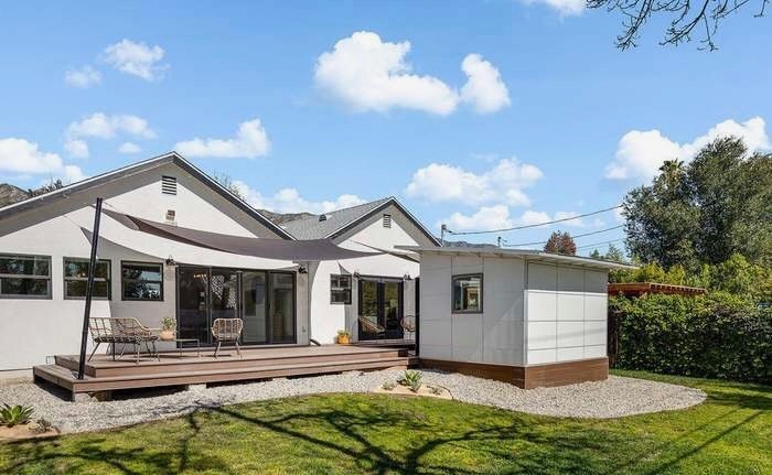 Building Photo - 3270 Hermanos St