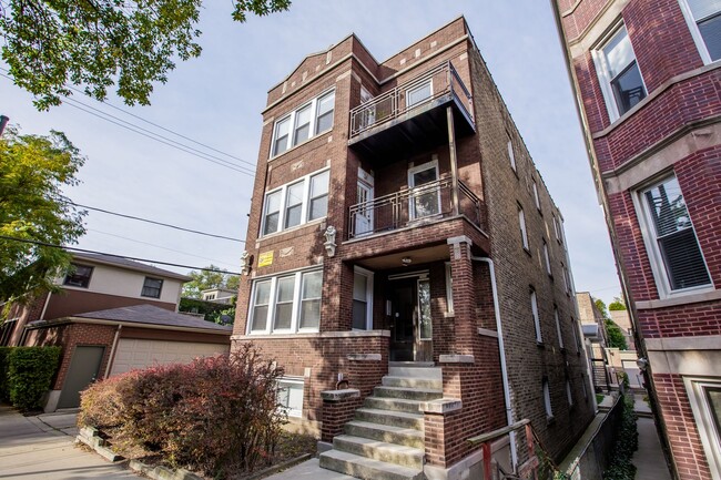 Building Photo - Bucktown: Fully furnished gorgeous 3 Bed, 2 Bath Condo