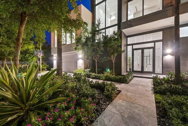 Building Photo - 2700 NE 18th St