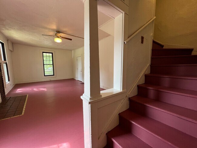 Building Photo - 805 N Park Ave