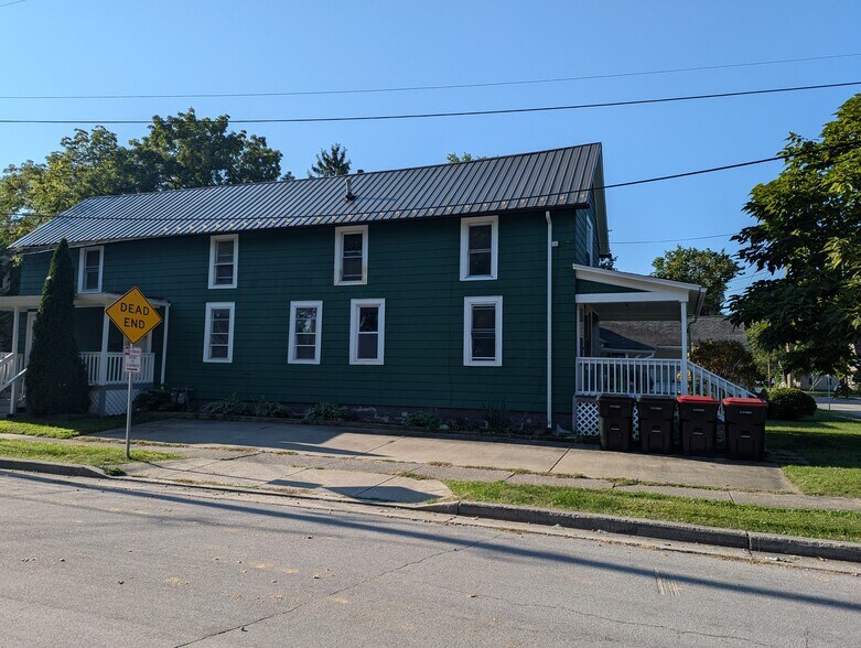 Building Photo - 130 Aurora St