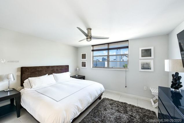 Building Photo - 1357 Collins Ave