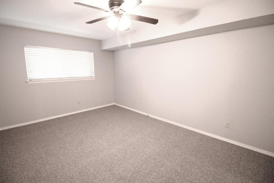 Bedroom - 4211 Newton Ave