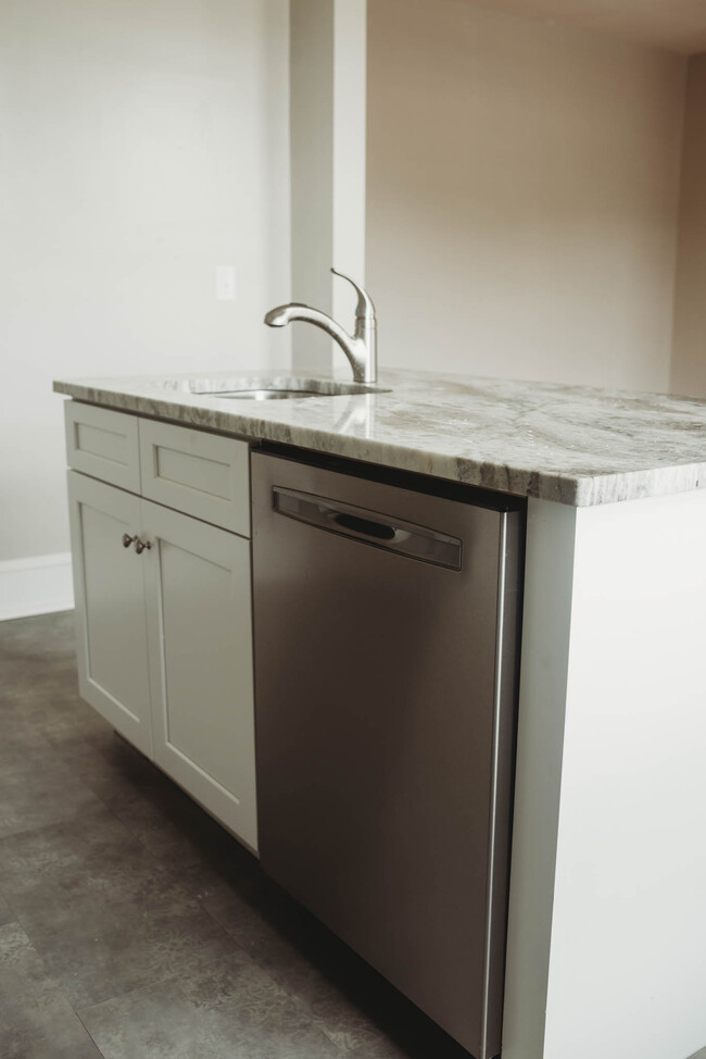 Kitchen Island - 529 E Washington St