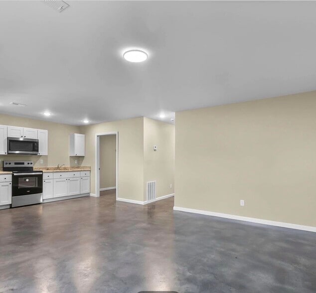 Building Photo - 1300 W Mar Elm St