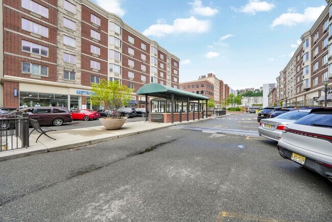 Building Photo - 2110 City Pl