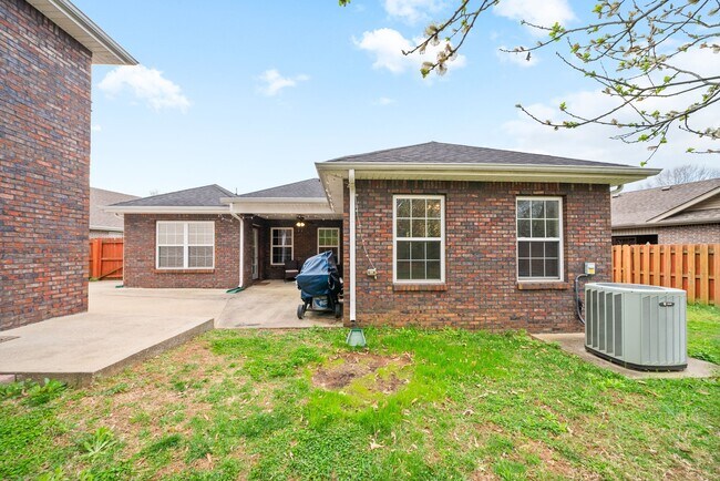 Building Photo - 1028 Hendricks Ct