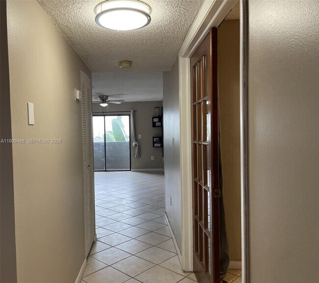 Building Photo - 1250 Lincoln Rd