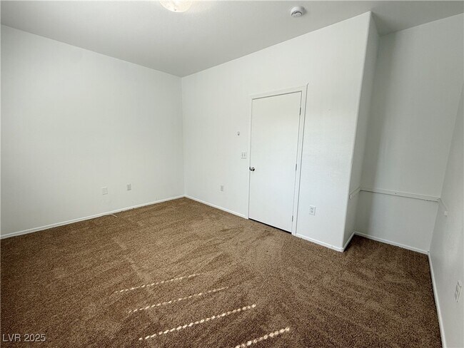 Building Photo - 5975 Barbosa Dr