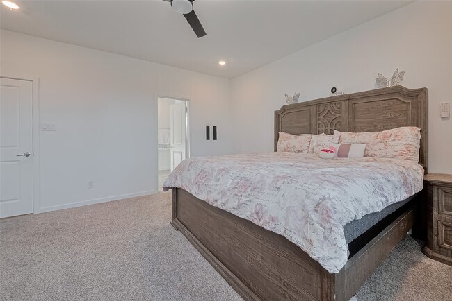Building Photo - 21611 Shadowbrook Birch Dr