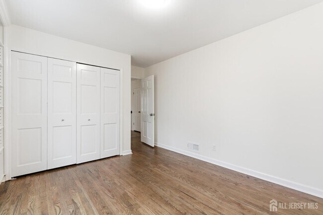 Building Photo - 28 Southfield Rd