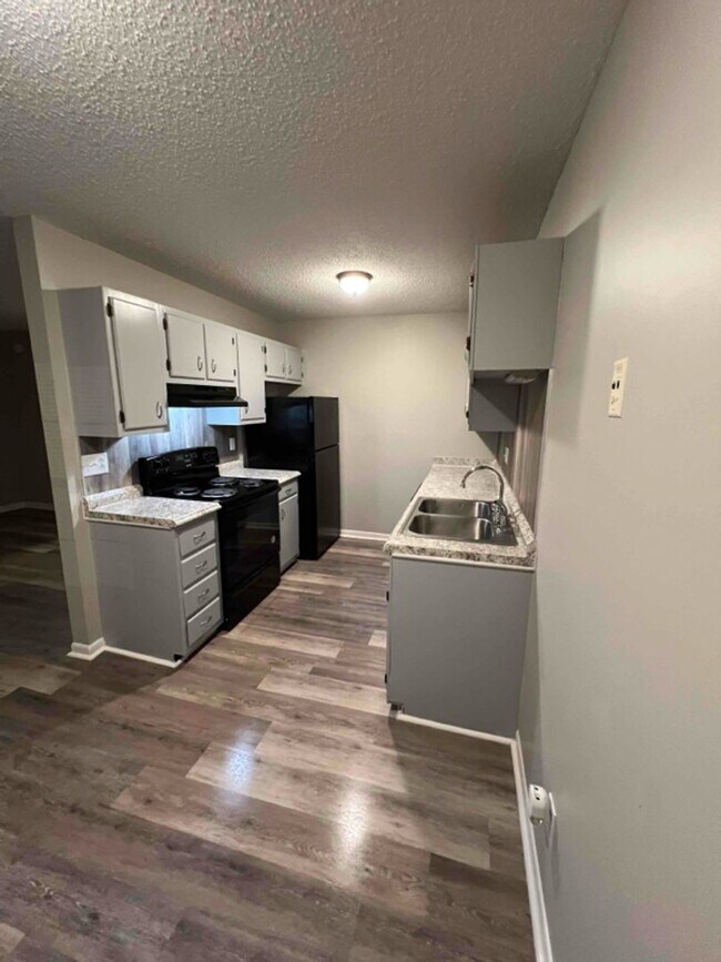 Primary Photo - 1 Bedroom 1 Bath located in Charming North...