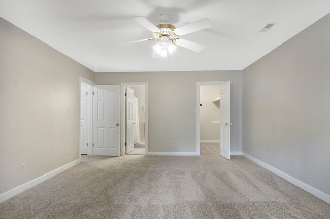 Building Photo - Beautifully Refreshed 4 Bedroom 3 Bath Col...