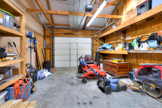 Building Photo - 930 Loring Mill Rd