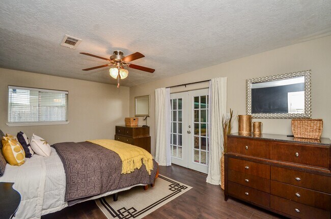 Building Photo - 4315 Fernwood Dr