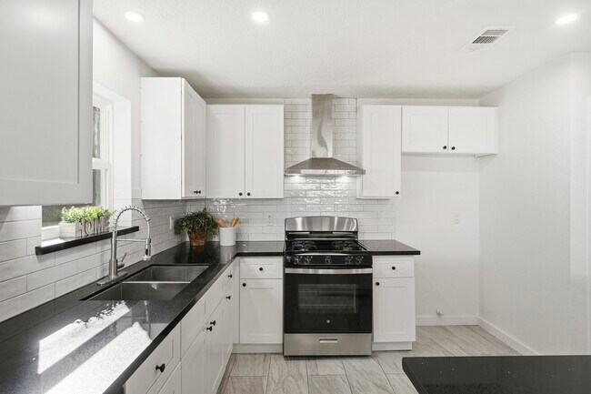 Building Photo - 23326 Briarcreek Blvd