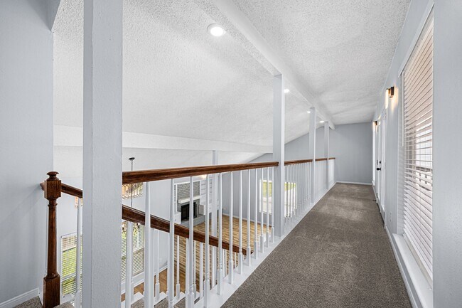 Building Photo - 2926 Meadowcreek Dr