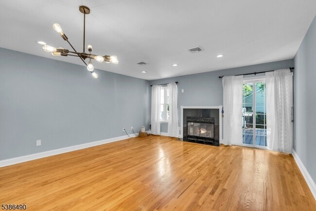 Building Photo - 7 Leahy Ct