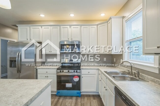 Building Photo - 216 Hendricks Pl