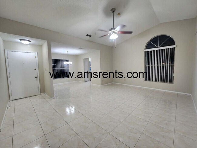 Building Photo - Spacious 3 bedroom 2 bath in Kissimmee