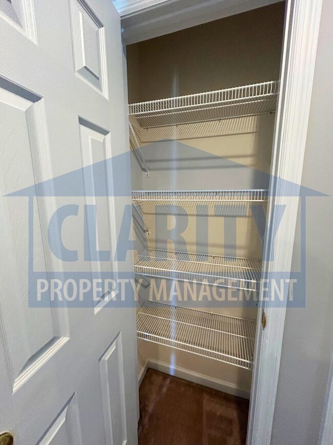 Building Photo - Three bedroom home in a quiet neighborhood!