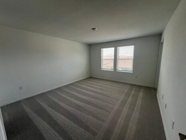 Building Photo - 2541 Penguin Blvd