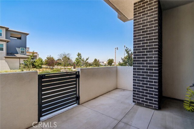 Building Photo - 275 Sash