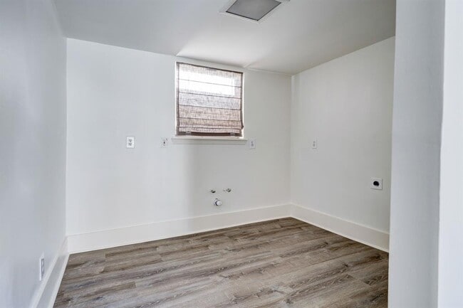 Building Photo - 2111 Bartlett St