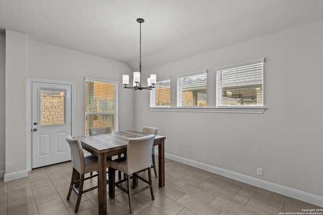Building Photo - 1318 Tabuenfeld - Excellent, Clean Home, N...